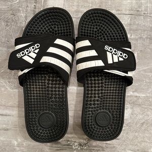 adidas Addisage K sandals Sz 6